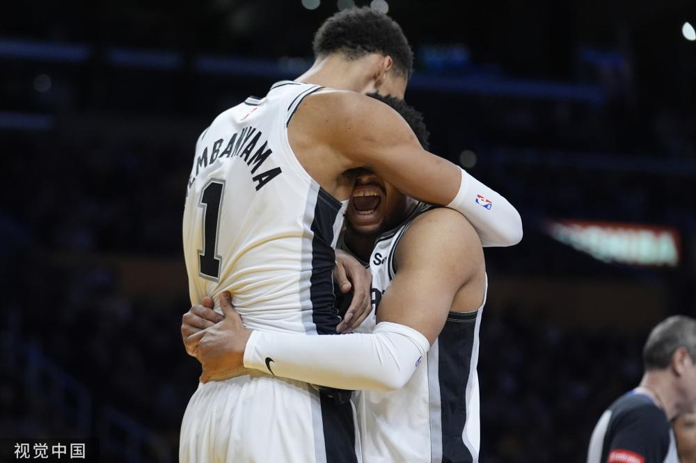 她们如中流 她们如中流